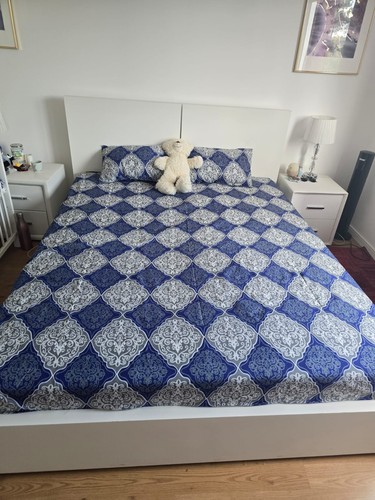 Modernes doppelbett mit - doppelbett,